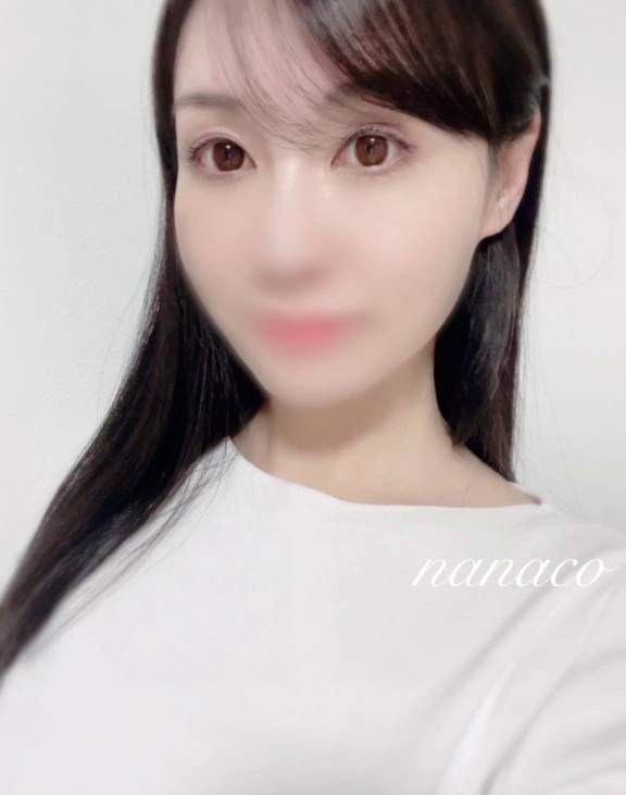 ななこ