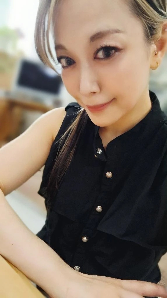貴子