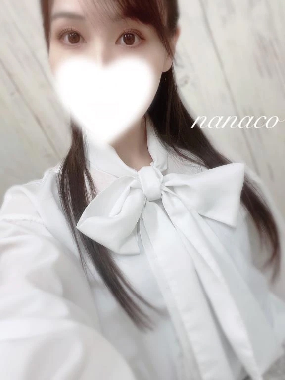 ななこ