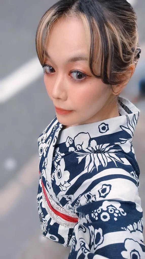 貴子