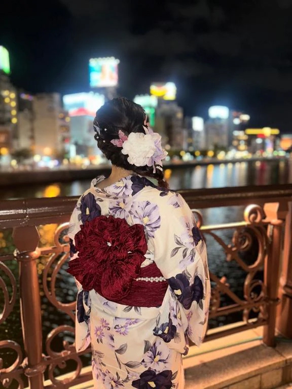 華